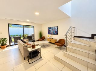 Casa en venta en Curridabat, Condominio 221 in Granadilla, Curridabat, San José — $350,000 - Photo 3 of 21