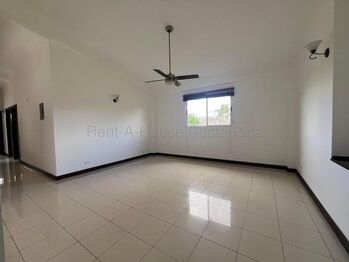 SE VENDE CASA DE LUJO SANTA ANA  in Pozos, Santa Ana, San José — $695,000 - Photo 4 of 14