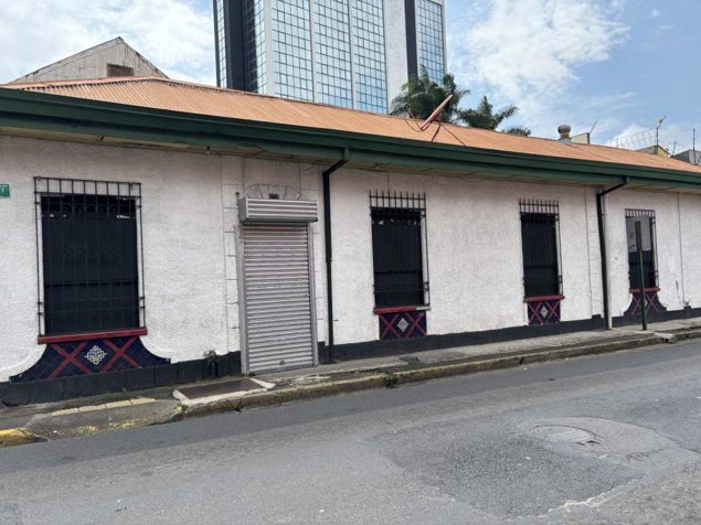 Amplio local comercial en Barrio Amón en Carmen, San José — $8,440 - Foto 2 de 4