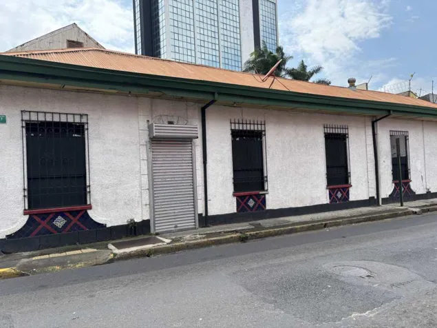 Amplio local comercial en Barrio Amón en Carmen, San José — $8,440 - Foto 2 de 4