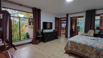 Venta de Casa con jardin en Pinares de Curridabat in Sánchez, Curridabat, San José — $310,000 - Photo 5 of 18