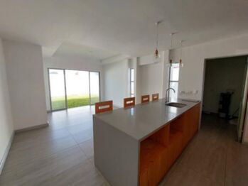 Se vende moderna casa con patio en condominio de San Antonio Belén 26-619 in San Antonio, Belén, Heredia — $175,000 - Photo 4 of 19