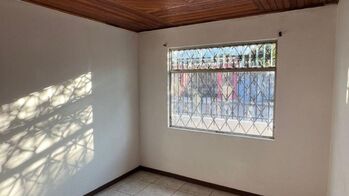 Venta de Casa en Tirráses de Curridabat. RAH 25-2004 en Tirrases, Curridabat, San José — 71 000 000 ₡ - Foto 4 de 10