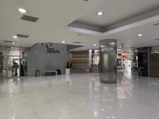 Alquiler de local comercial en primer piso Torre Mercedes, San José