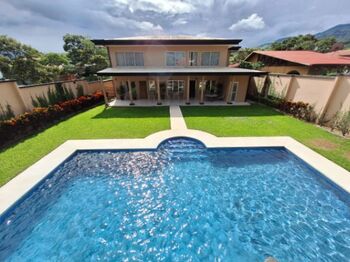 VENTA HERMOSA CASA CON PISCINA PROPIA RESIDENCIAL PRIVADO in Colón, Mora, San José — $750,000 - Photo 5 of 19