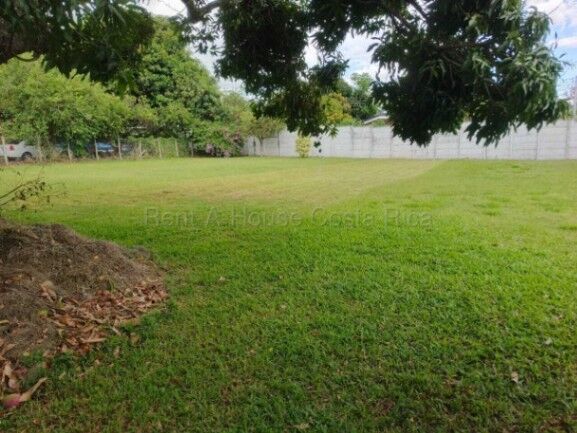 Venta de Lote en Santa Ana-Uruca. RAH 26-1976 in Uruca, Santa Ana, San José — $340,000
