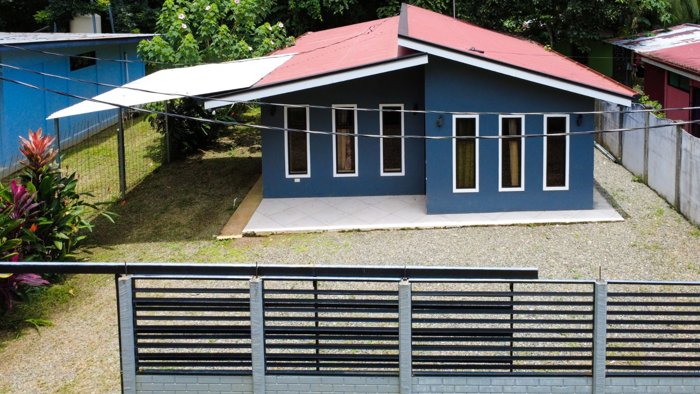 Casa Moderna Cerca de Dominical en Savegre, Quepos, Puntarenas — $199,999
