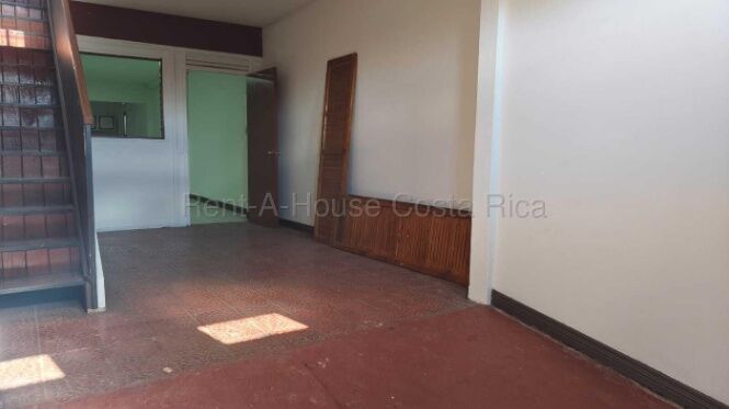 ALQUILER DE AMPLIO LOCAL EN UNA MUY BUENA UBICACIÓN. MERCEDES HEREDIA en Mercedes, Heredia — ₡ 350 000