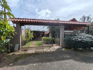 Alquiler de propiedad con casa tipo chalet y zona verde en Barva, Heredia — $1,600 - Foto 2 de 25