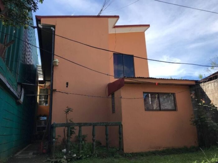 Casa + 4 Aptos en Venta en Montes de Oca, San José. in Sabanilla, Montes De Oca, San José — $385,000