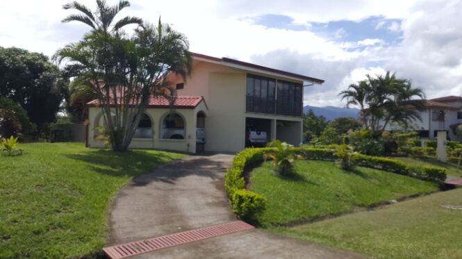 CASA EN VENTA O ALQUILER HACIENDA LOS REYES – ALAJUELA CR  en Alajuela — $380,000