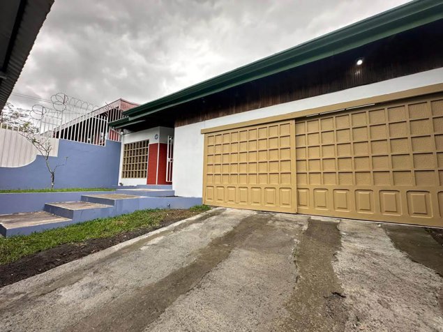 PROPIEDAD COMERCIAL EN GUAYABOS DE CURRIDABAT in Curridabat, San José — $340,000