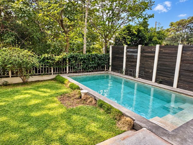 Venta de Hermosa Casa con Patio y Piscina privada en Piedades, Santa Ana, San José — $293,000 - Foto 2 de 15