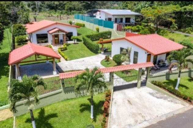 SE VENDE O ALQUILA BELLÍSIMA CASA Y APARTAMENTO EN ATENAS.  in Atenas, Alajuela — $2,500