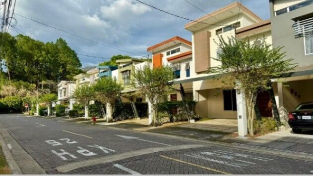 VENDO CASA INTELIGENTE EN CIUDAD COLÓN. in Colón, Mora, San José — ₡ 102 430 000