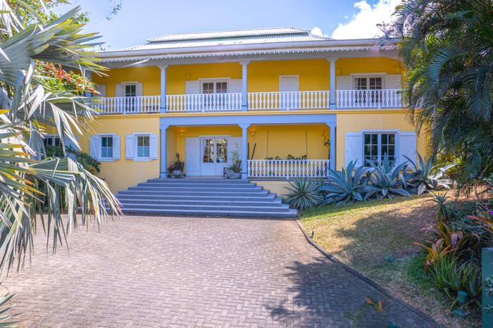 Luxury property house and 5 apartment Santa Ana in Santa Ana, San José — $1,390,000 - Photo 3 of 39