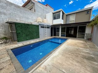 VENTA CASA CON PISCINA PRIVADA EN BELLO HORIZONTE DE ESCAZÚ (MJ) in San Rafael, Escazú, San José — $369,000 - Photo 3 of 8
