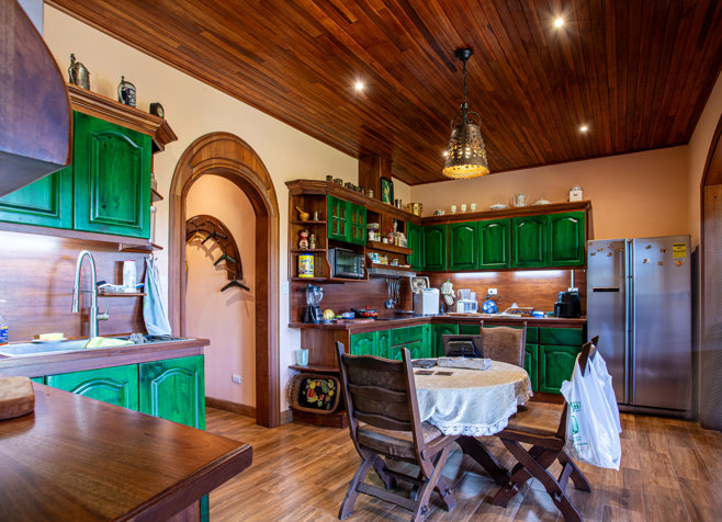 Private Oasis Home in Gated Community , Atenas en Atenas, Alajuela — $575,000 - Foto 3 de 24