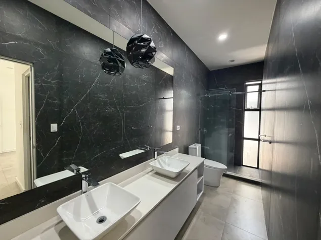 ALQUILER DE LUJO EN UNA SOLA PLANTA - CONDOMINIO SANTA ANA BOULEVARD en Pozos, Santa Ana, San José — $4,200 - Foto 3 de 22