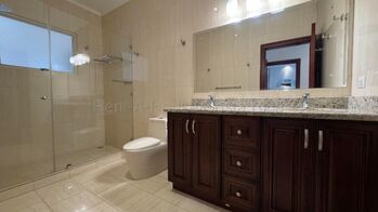 Alquiler | Apartamento amueblado de lujo con amenidades en Escazú #27-32 GS en San Rafael, Escazú, San José — $2,500 - Foto 5 de 8