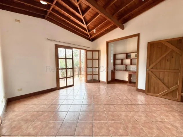 CASA PARA INVERSION EN VENTA EN HEREDIA en San Francisco, Heredia — ₡ 120 000 000 - Foto 2 de 14