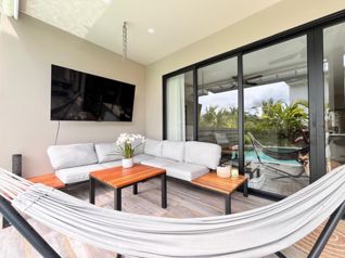 SE VENDE CASA CON PISCINA, PUNTARENAS, PLAYA HERMOSA, FRENTE AL LAGO en Jacó, Garabito, Puntarenas — $478,000 - Foto 2 de 29