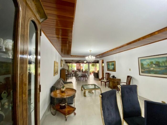 Se vende casa en San Rafael Escazú 25-678 en San Rafael, Escazú, San José — $490,000