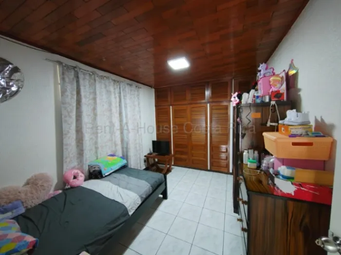 Alquiler de Casa en Oriental-Cartago. RAH 26-1899 Uso Residencial o Comercial. in Oriental, Cartago — $1,800 - Photo 2 of 6