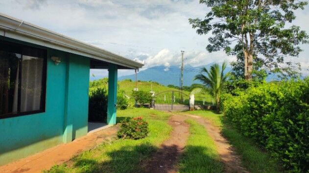  venta de casa con amplio terreno y hermosa vistada en Coyolar, Orotina, Alajuela — ₡ 185 000 000