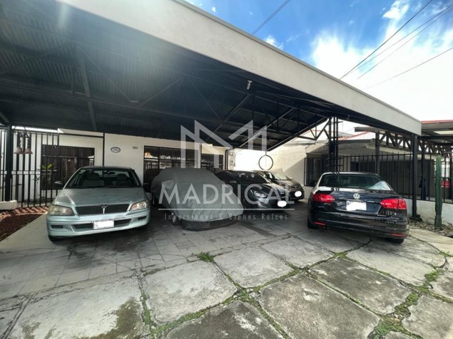 Amplia para remodelar Uso de suelo mixto!!!. En Moravia! P271 in San Vicente, Moravia, San José — $340,000