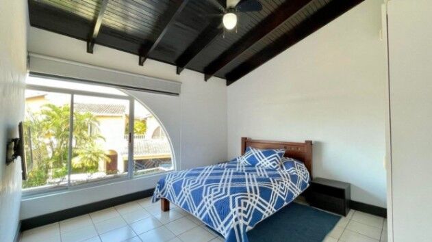 Moderno condominio amueblado con apartamento independiente en exclusivo Residencial en San Rafael, Escazú, San José — $325,000 - Foto 2 de 22