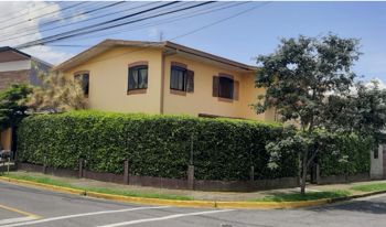 VENTA DE CASA, SAN JOSE, MONTES DE OCA, URBANIZACIÓN BUENOS AIRES in Sabanilla, Montes De Oca, San José — $290,000 - Photo 2 of 19