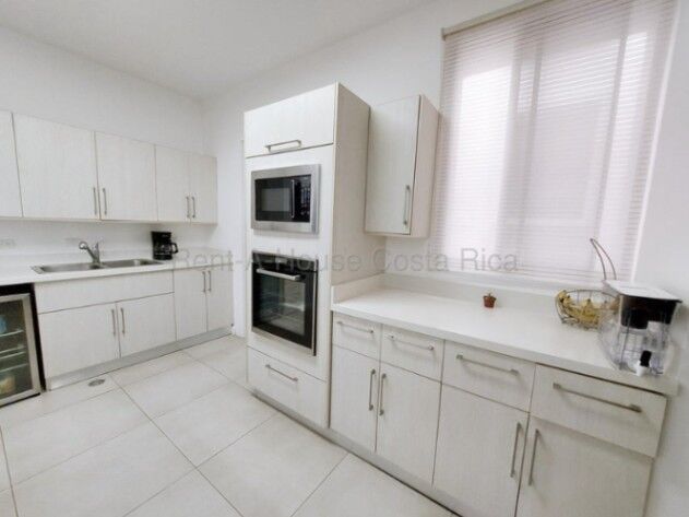 Venta de Casa de 3 Niveles en Pozos de Santa Ana. RAH 26-1497 in Pozos, Santa Ana, San José — $265,000