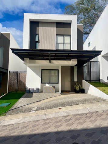Casa en Venta Pozos de Santa Ana. in Pozos, Santa Ana, San José — $295,000