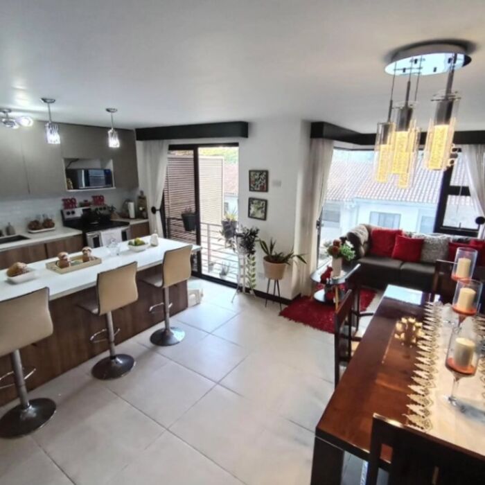 Venta casa de lujo en prestigioso Condominio La Estefana en Mata de Plátano, Goicoechea, San José — $399,000