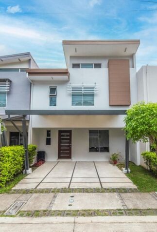 VENDO CASA EN CIUDAD COLÓN-SAN JOSÉ. en Colón, Mora, San José — $215,000