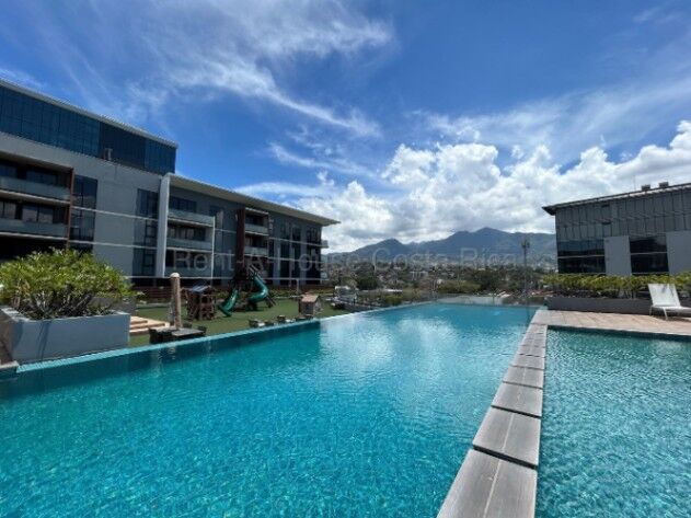 Venta de Hermoso Apartamento Amoblado en Escazu Village 26-1738 en Escazú, San José — $360,000