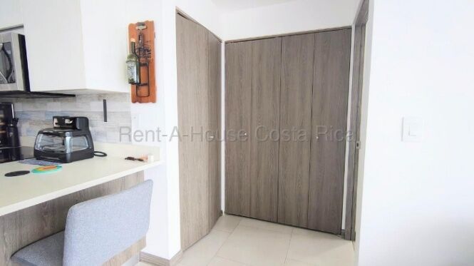 Venta de Elegante y Moderno Apartamento en Escazú-San Rafael. en San Rafael, Escazú, San José — $199,500