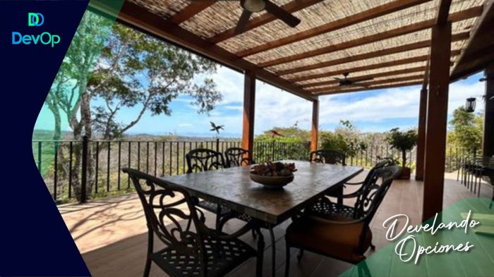 Venta de casa de lujo con vistas al mar en Guácimo, Orotina. in Orotina, Alajuela — $1,051,700