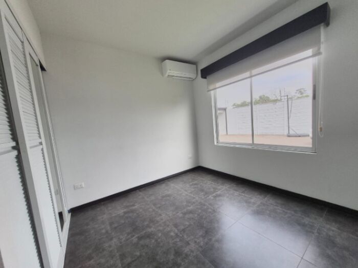 🏡 Casa moderna en venta en Suerre de Jiménez en Jiménez, Pococí, Limón — $290,000