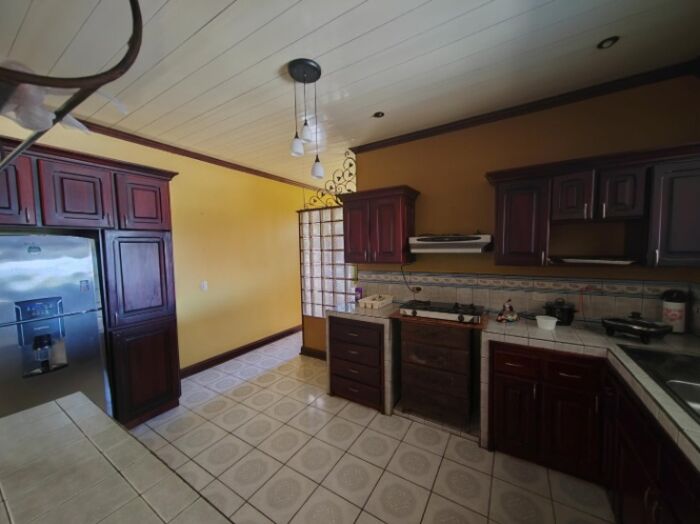 Venta de 2 Casas + Lote y Bodega en San Carlos, Alajuela. en Aguas Zarcas, San Carlos, Alajuela — $480,000