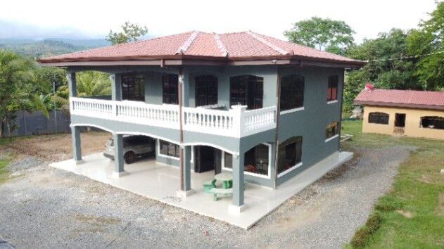 Casa amplia con casa de huespedes, Potrero Grande, Bueno Aires, Puntarenas. en Potrero Grande, Buenos Aires, Puntarenas — $275,000