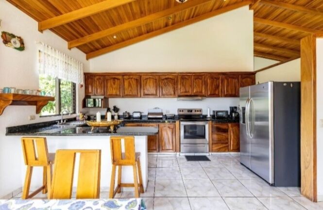 SE VENDE O ALQUILA BELLÍSIMA CASA Y APARTAMENTO EN ATENAS.  in Atenas, Alajuela — $2,500