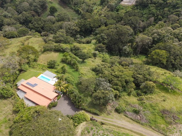Casa de dos habitaciones con piscina y lote extra en Atenas en Atenas, Alajuela — $549,000 - Foto 3 de 43