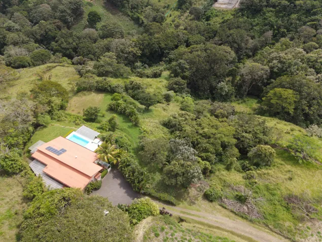 Casa de dos habitaciones con piscina y lote extra en Atenas en Atenas, Alajuela — $549,000 - Foto 3 de 43