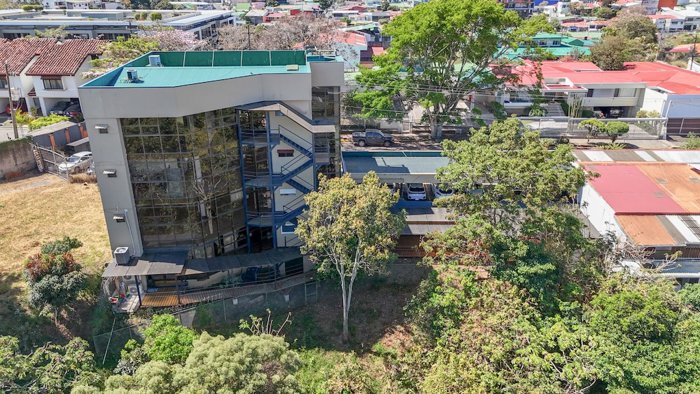 Edificio Comercial de 1100m2 en Barrio Escalante in Carmen, San José — $11,500 - Photo 3 of 30
