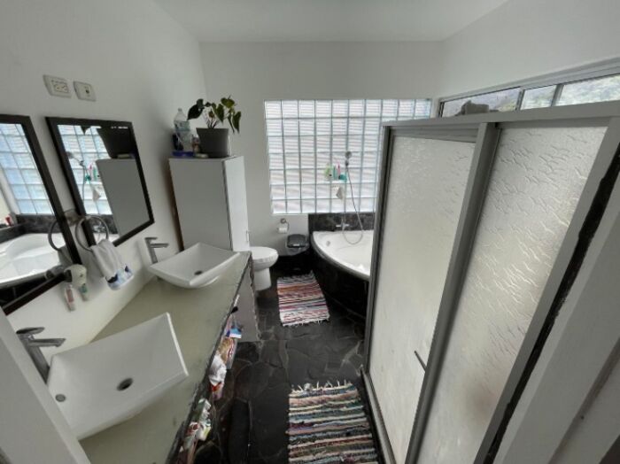 CASA EN VENTA, ALTOS DE CARRIZAL ESCAZÚ, $280.000 Cod#25-826 in Escazú, San José — $280,000