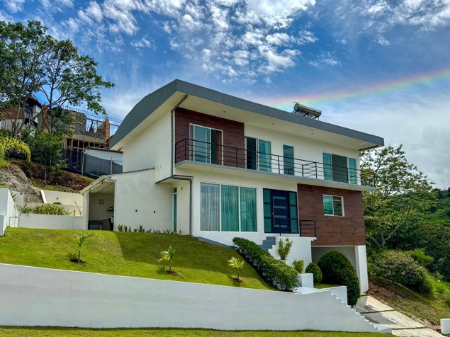 Spacious semi-furnished house for rent in Hacienda Natura, Naranjo in Mercedes, Atenas, Alajuela — $2,000