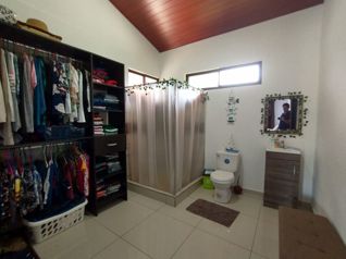 2-story House for Sale in Grecia in Mercedes, Atenas, Alajuela — $200,000 - Photo 5 of 10