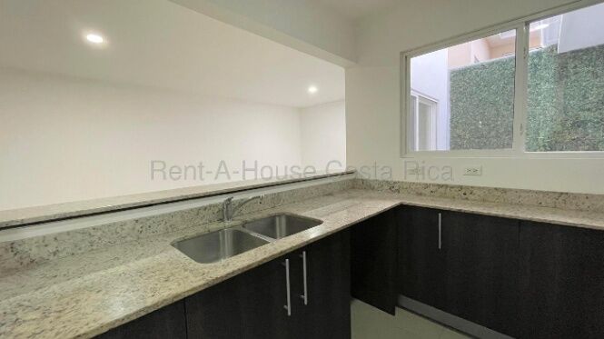 Se vende casa en San Antonio Escazú 26-1761 en San Antonio, Escazú, San José — $230,000
